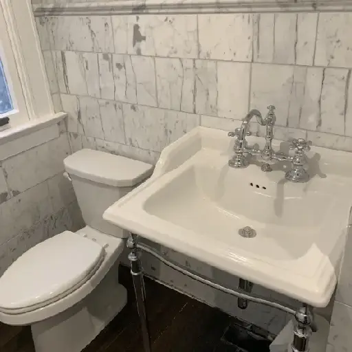 6 white bathroom with toilet seat & sink